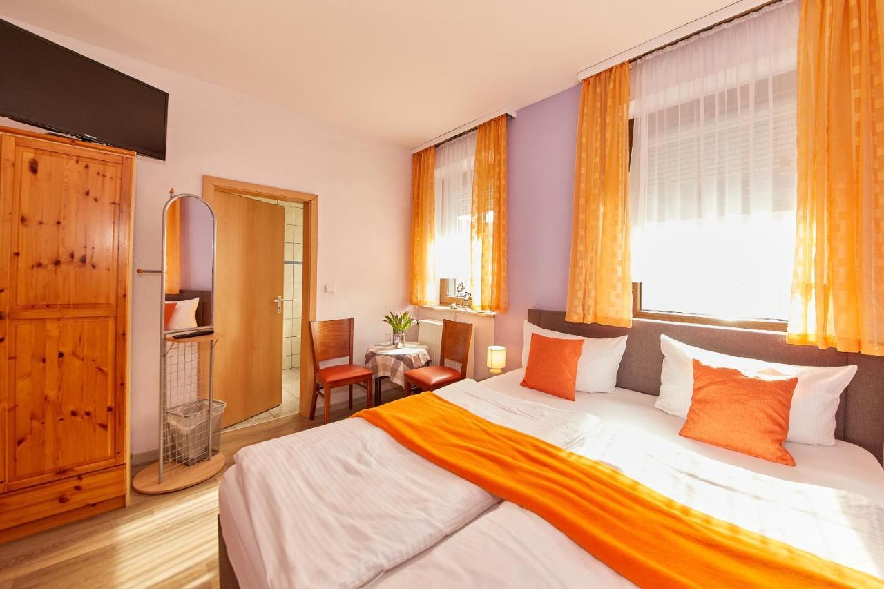 Hotel Zum Dicken Baum Mayen Exterior photo